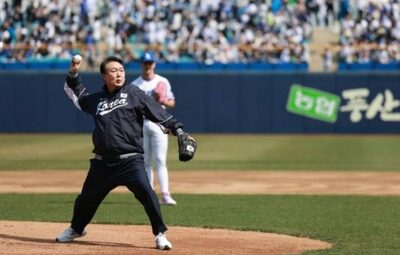 同じ野球部出身でも岸田首相とは違う？　韓国大統領、始球式で山なりでもストライク