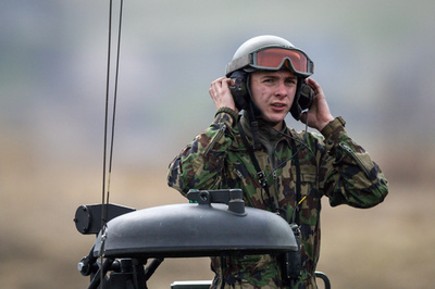 スイス陸軍訓練校、激しい嘔吐などで新兵ら救急搬送 原因不明