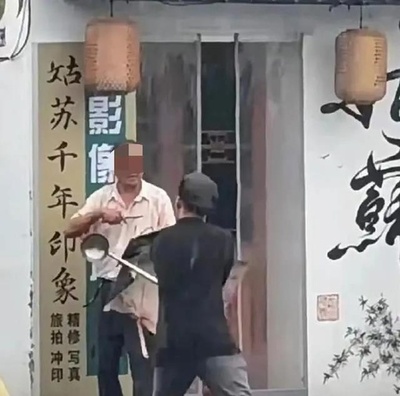 「花柄ワンピース少女」と「フライ返し兄さん」が刃物男を退治 中国のネット上で話題に