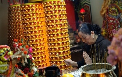 「悪霊払い」称して金品盗む、米国のチャイナタウンで詐欺