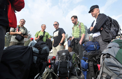 エベレスト、悪天候で登山客数千人立ち往生 自力下山者も