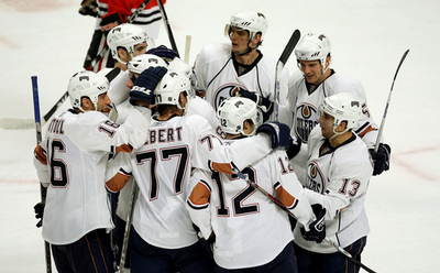 オイラーズ オーバータイムの末にブラックホークスを破る