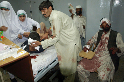 パキスタン、部族地域のモスクで自爆テロ 48人死亡