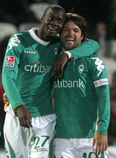 ブレーメン アウェーでコットブスを降し2位キープ