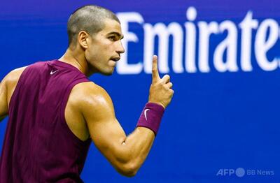 坊主頭のアルカラス、全米OP初戦突破