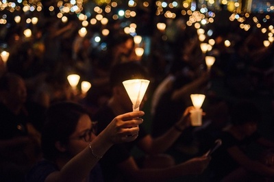 天安門事件から28年、香港で大規模な追悼集会