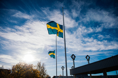 スウェーデン、就労ビザの収入要件引き上げ検討 月49万円に