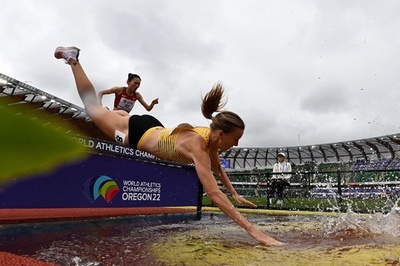 水濠で激しく転倒、ドイツのマイヤー 世界陸上