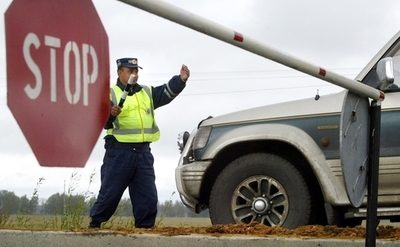 わいろ発覚のロシア警官、証拠隠滅のため現金食べる