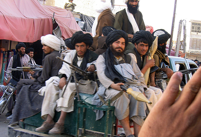 アフガニスタンのタリバン占領地奪回作戦で、兵士と子どもを含む15人が死亡