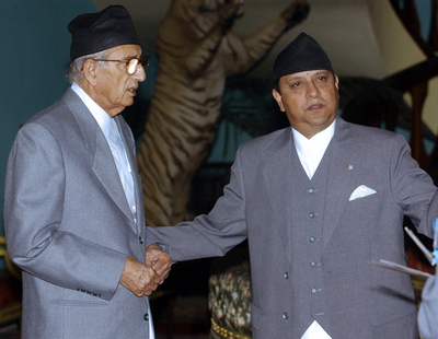 ネパール首相、国王に選挙前の退位を進言