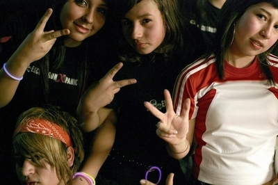 パーティーでキス三昧、保守的なチリ社会に衝撃与える「ポケモンズ」