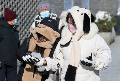 中国南開大学、太陽光だけで駆動する人体熱管理衣類を開発