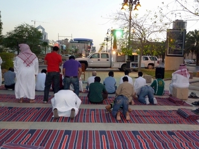 W杯、ムスリムサポーターのために出張モスク サウジアラビア