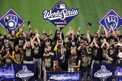 ブルワーズが球団史上初のワールドシリーズ制覇、レイズを4勝1敗で下す
