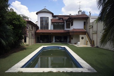 マラドーナ氏の所有品が競売に、高級車や邸宅まで