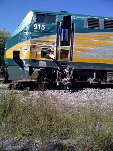 カナダで列車とバスが衝突、6人死亡 34人重軽傷