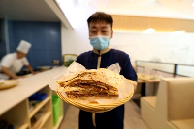 遊牧民のおもてなし料理が中華料理の顔に 皇帝も絶賛した「香河肉餅」