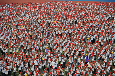 4645人でバイオリン演奏、86年ぶりにギネス記録更新 台湾