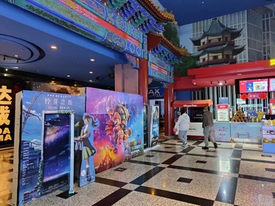 清明節休暇の映画興行収入の上位2位は『すずめの戸締まり』と『忠犬八公』=中国