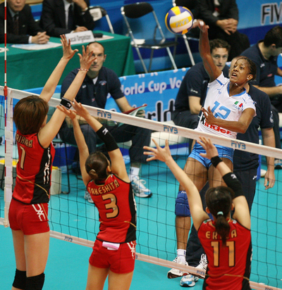 イタリア 日本をストレートで破り5連勝