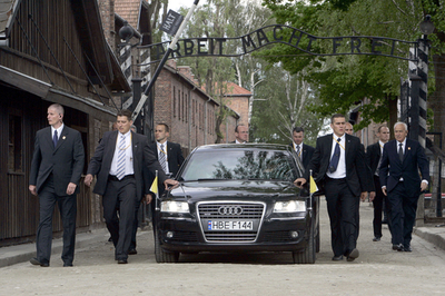 ローマ法王、アウシュビッツ・ビルケナウ強制収容所を訪問 - ポーランド