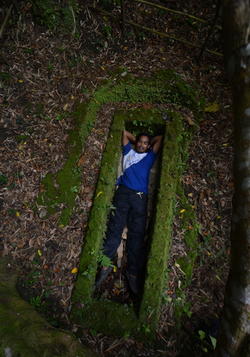 フィリピンの森林で1000年前の石棺を発見、中身はもぬけの殻