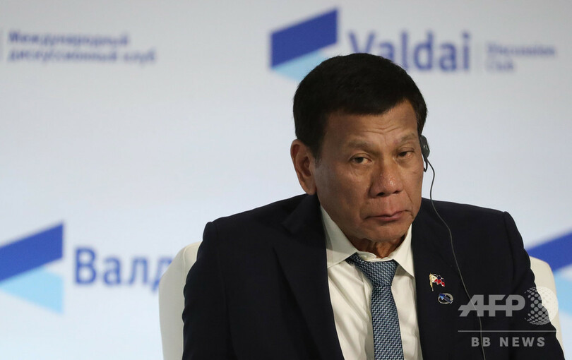 ドゥテルテ比大統領、バイク事故で軽傷