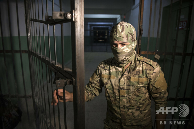 過密と悪臭 「IS戦闘員」収容施設の内側 シリア【再掲】