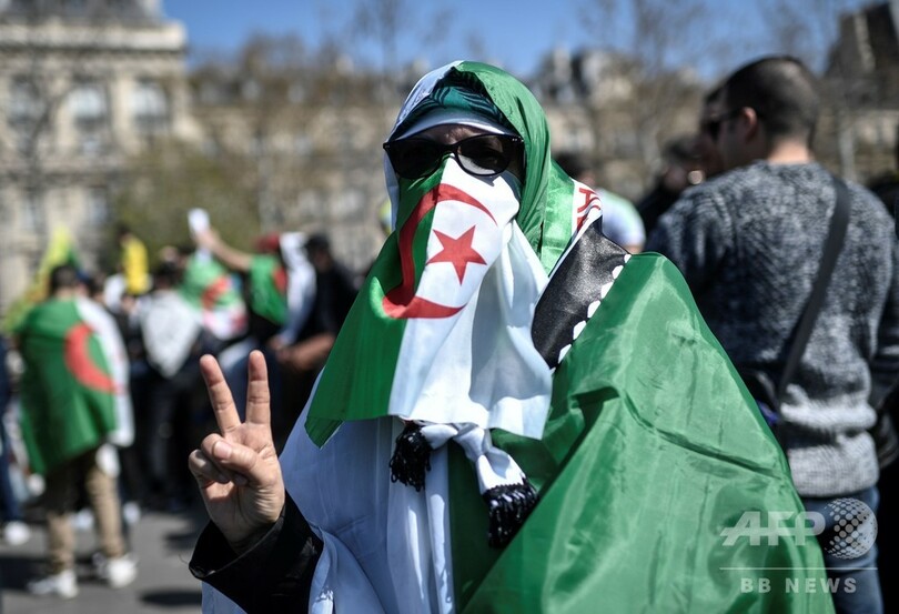 トランスジェンダー女性、群衆に囲まれ暴行被害 仏で怒りの声