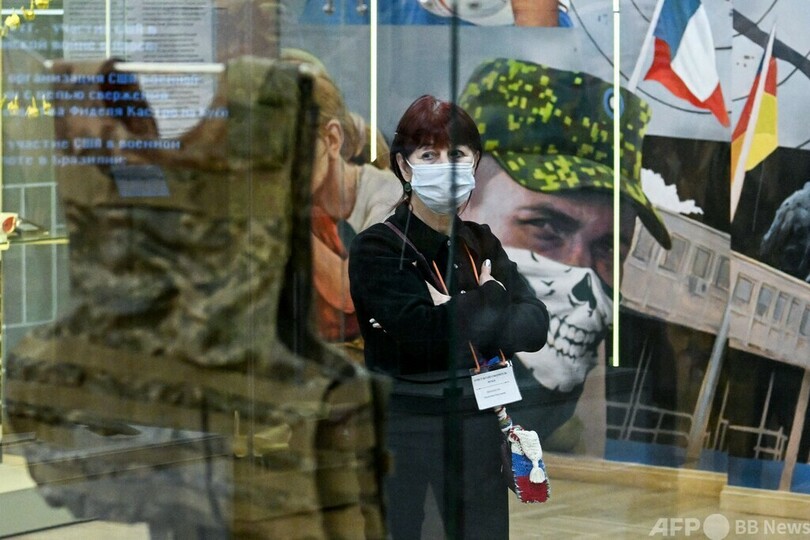 モスクワで「NATO 残虐の記録」展 来場者は賛否両論