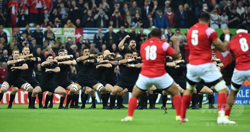NZの「ハカ」とトンガの「シピタウ」、ラグビーW杯で共演 写真7枚 国際
