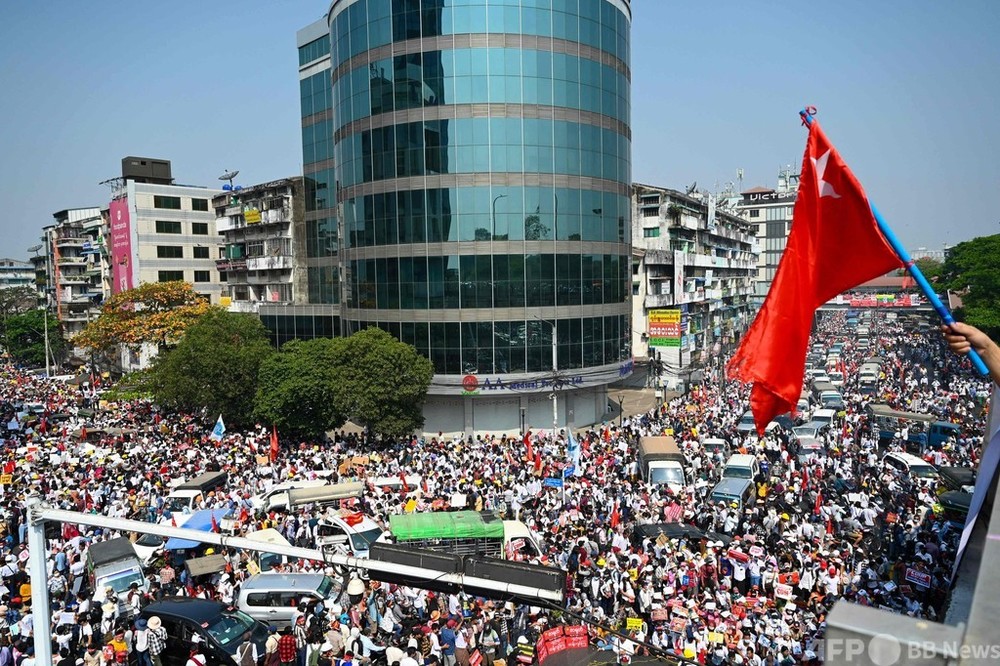 デモ参加すれば「命落とす」 国軍警告も再び大規模抗議 ミャンマー