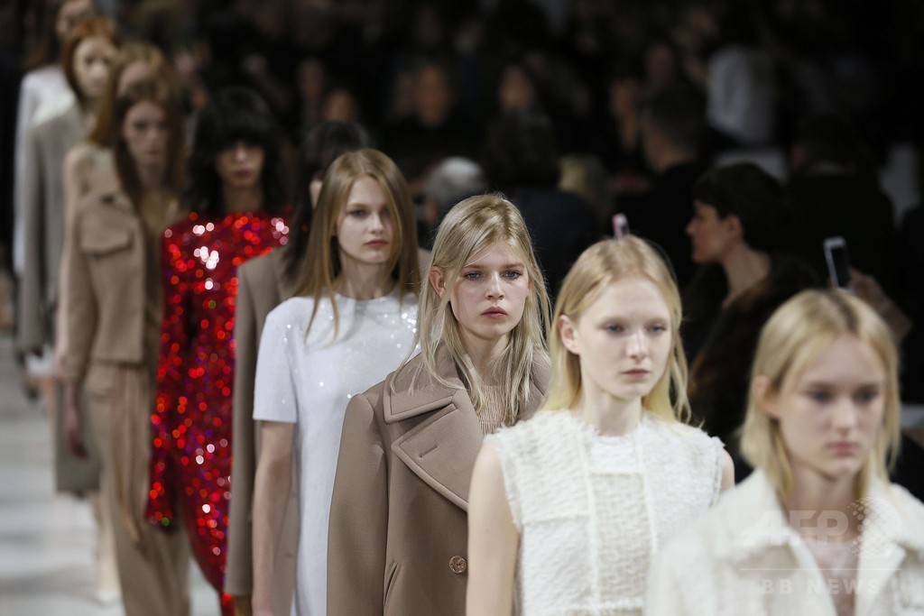 ギョーム・アンリが打ち出すさりげなくも洗練された女性像、「ニナ リッチ」15/16秋冬