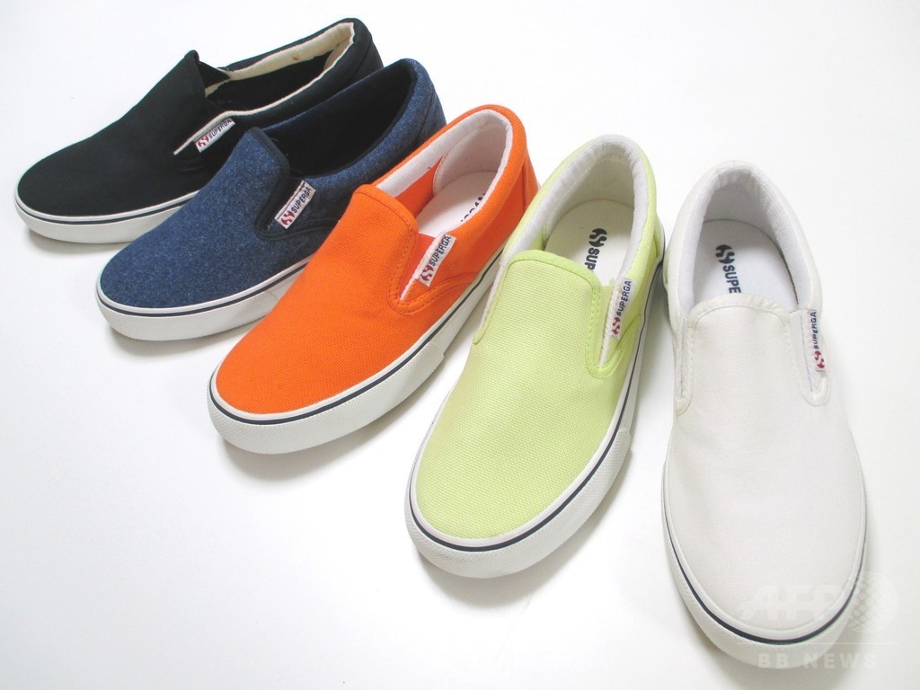 履き心地抜群の「SUPERGA」カラフルスリッポン