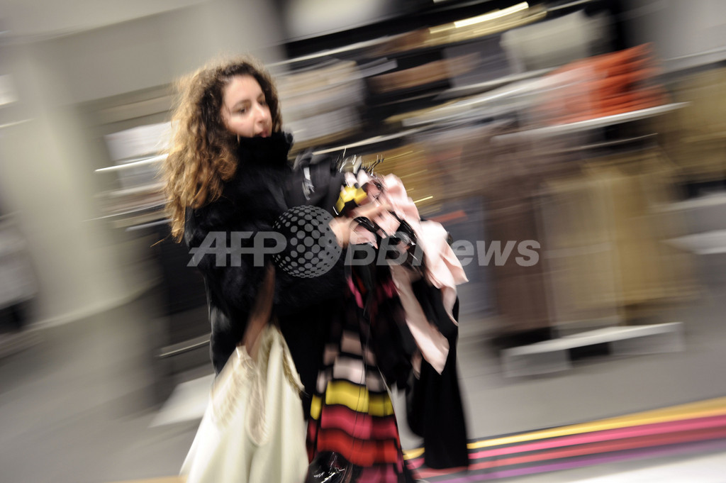 H&Mとソニア・リキエルのコラボウェア発売開始、パリに長蛇の列