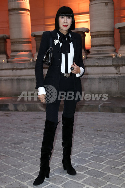 「アライア」展パリで開催、オープニングにユベール・ド・ジバンシィら豪華な顔ぶれ