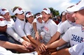 米国選抜と欧州選抜による女子ゴルフの対抗戦、第15回ソルハイムカップ最終日。優勝を喜ぶジュリ・インクスター主将と米国選抜の選手（2017年8月20日撮影）。(c)AFP/Getty Images/Stuart Franklin