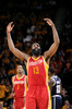 14-15NBA、ヒューストン・ロケッツ（Houston Rockets）対オクラホマシティ・サンダー（Oklahoma City Thunder）。得点を喜ぶヒューストン・ロケッツのジェームス・ハーデン（James Harden、2015年1月15日撮影）。(c)AFP/Getty Images/NBAE/Bill Baptist