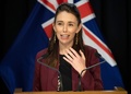 ニュージーランドの首都ウェリントンで記者会見するジャシンダ・アーダーン首相（2020年4月27日撮影）。(c)Mark Mitchell / POOL / AFP
