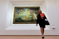 イタリア・フィレンツェのウフィツィ美術館で、館内の改修後に報道陣に公開されたサンドロ・ボッティチェリの「ヴィーナスの誕生」（2016年10月17日撮影）。(c)AFP/ALBERTO PIZZOLI