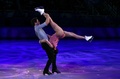 ソチ冬季五輪、フィギュアスケート・エキシビションの演技に臨むカナダのテッサ・ヴァーチュー（Tessa Virtue）/スコット・モイア（Scott Moir）組（2014年2月22日撮影）。(c)AFP/ADRIAN DENNIS