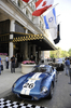 元レーシングドライバーでレーシングカーデザイナーのキャロル・シェルビー（Carroll Shelby）氏がつくった伝説のレーシングカー「シェルビー・コブラ・デイトナクーペ（Shelby Daytona Cobra Coupe CSX260）」が、オークションに出品されるのを前にニューヨーク（New York）の老舗ホテル、プラザホテル（Plaza Hotel）前に展示された。

　シェルビー・コブラ・デイトナクーペは6台のみ製造され、1965年に米国産レースカーとして初めて「国際マニュファクチャラーズ選手権（現在のスポーツカー世界選手権）」でフェラーリ（Ferrari）に勝利した。

　オークションは5月15日に米インディアナ（Indiana）州インディアナポリス（Indianapolis）で開催され、自動車の史上最高価格となる推計1000-1500万ドル（約10-15億円）の値段がつくとみられている（2009年4月28日撮影）。(c)AFP/Emmanuel Dunand
