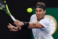 全豪オープンテニス、男子シングルス決勝。バックハンドを打つラファエル・ナダル（2017年1月29日撮影）。(c)AFP/GREG WOOD