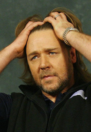 ラッセル・クロウさん撮影の「UFO動画」、ネットで冷笑呼ぶ