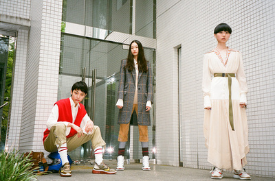 HIROMIXが撮影、「クロエ」新作スニーカー