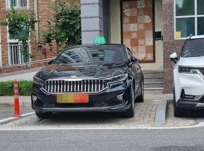 韓国・多発する「迷惑駐車」騒動…「歩道が指定席？」