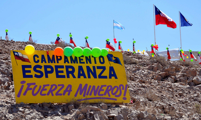チリ鉱山事故、地下の作業員らに取材トレーニング