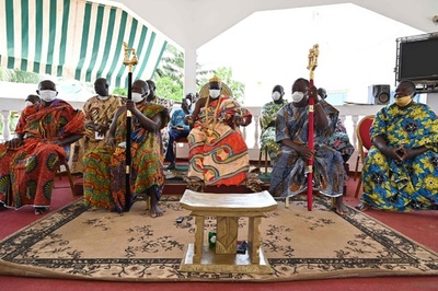 コートジボワールの部族王、悪疫退散願い女性の裸行列開催の意向か