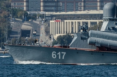 ロシアの軍艦、ボスポラス海峡を通過 対IS作戦に参加